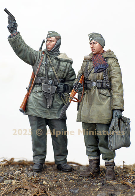 ALPINE MINIATURES 1:35 SET 35326 WWII WSS GRENADIERS KHARKOV SET (2 FIGURES)