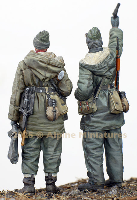 ALPINE MINIATURES 1:35 SET 35326 WWII WSS GRENADIERS KHARKOV SET (2 FIGURES)