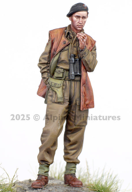 ALPINE MINIATURES 1:35 SET 35327 WWII BRITISH CW TANK OFFICER (1 FIGURE/2 HEADS)