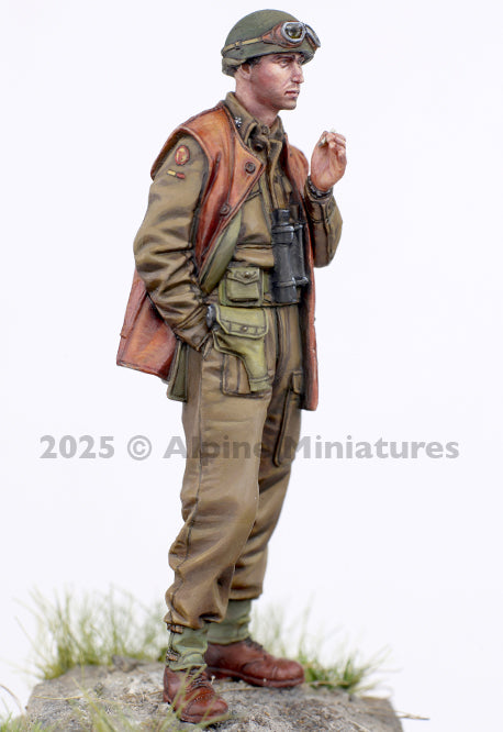 ALPINE MINIATURES 1:35 SET 35327 WWII BRITISH CW TANK OFFICER (1 FIGURE/2 HEADS)