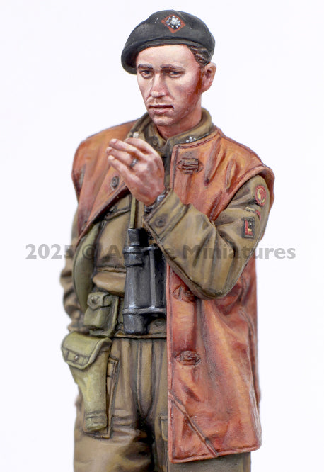 ALPINE MINIATURES 1:35 SET 35327 WWII BRITISH CW TANK OFFICER (1 FIGURE/2 HEADS)