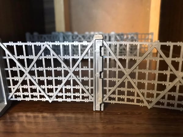 MARX TOYS RECAST MODERN WARFARE FENCE (10 PIECE) ACCESSORY (NO FIGURES) 1:32