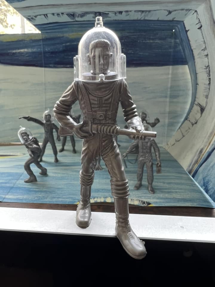 MARX TOYS RECAST 4 INCH SPACE MAN PLAYSET 12 FIGURES WITH HELMETS