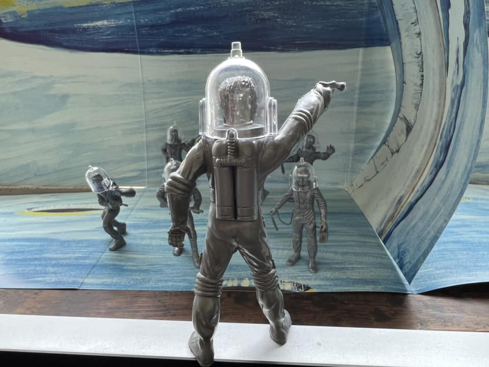MARX TOYS RECAST 4 INCH SPACE MAN PLAYSET 12 FIGURES WITH HELMETS