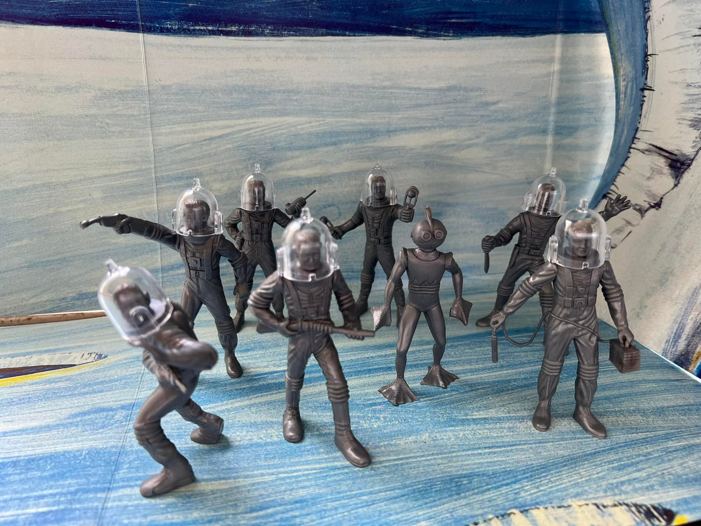 MARX TOYS RECAST 4 INCH SPACE MAN PLAYSET 12 FIGURES WITH HELMETS