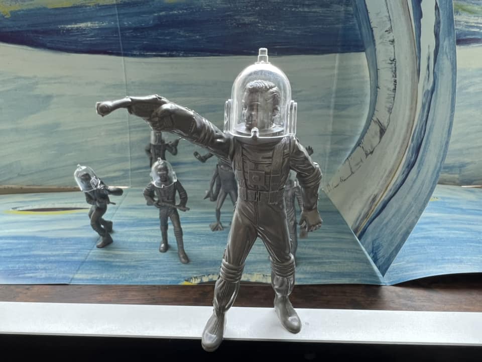 MARX TOYS RECAST 4 INCH SPACE MAN PLAYSET 12 FIGURES WITH HELMETS
