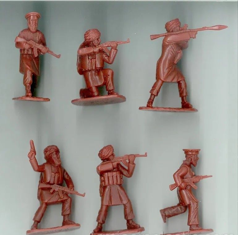 ARMIES IN PLASTIC 5621 AFGHAN TALIBAN KABULPROVINCE PRESENT DAY (CRANBERRY RED)