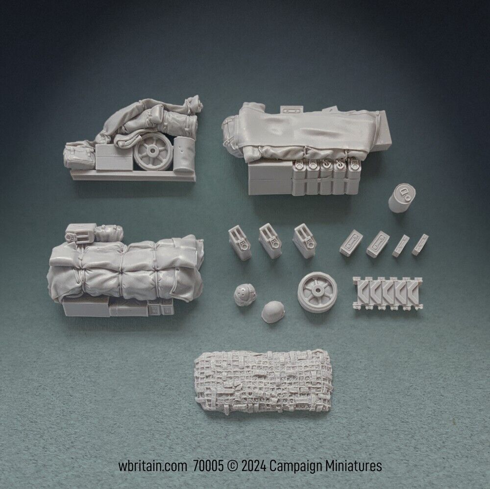 W. BRITAINS TOY SOLDIERS 70005 M4A3 SHERMAN TANK STOWAGES-NEW Release 1:30