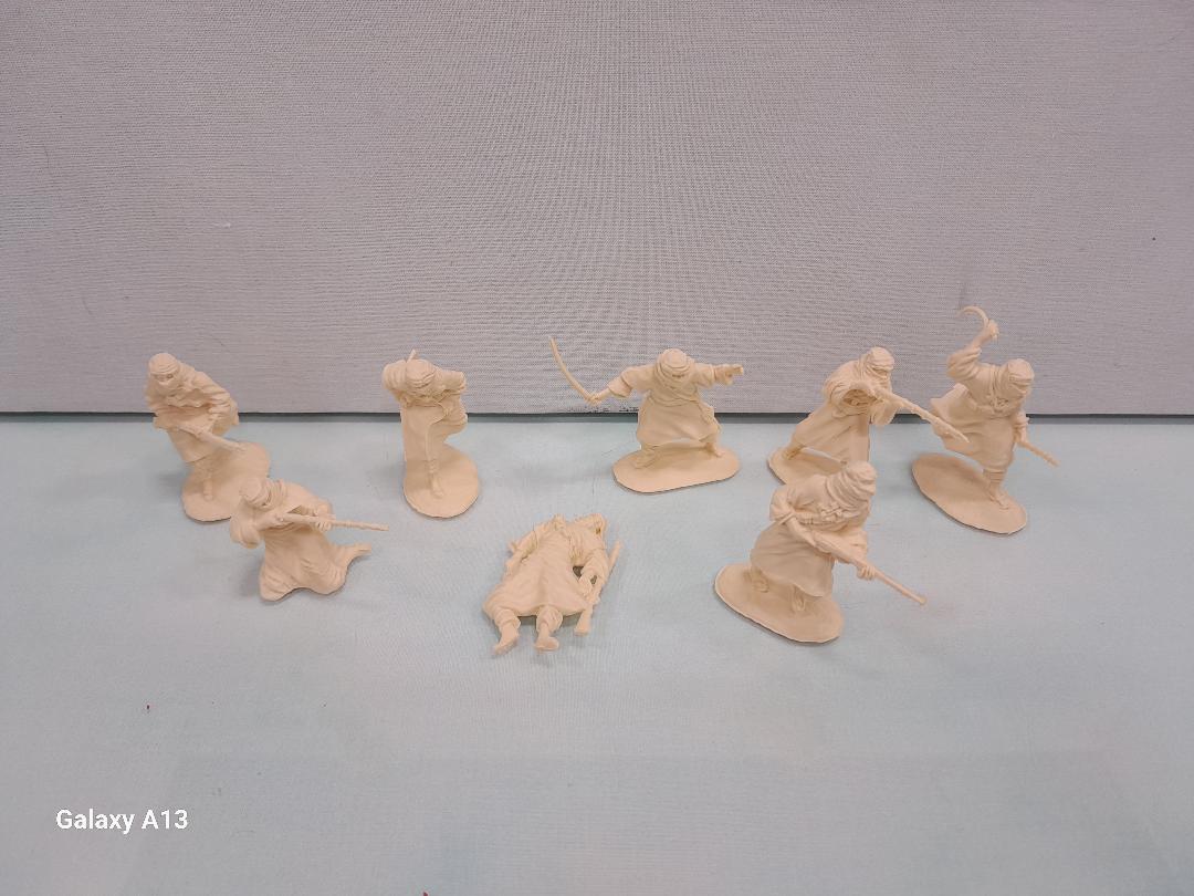 CONTE COLLECTIBLES ARABS TUAREGS SET 1 (16 FIGURES, 8 POSES) CREAM