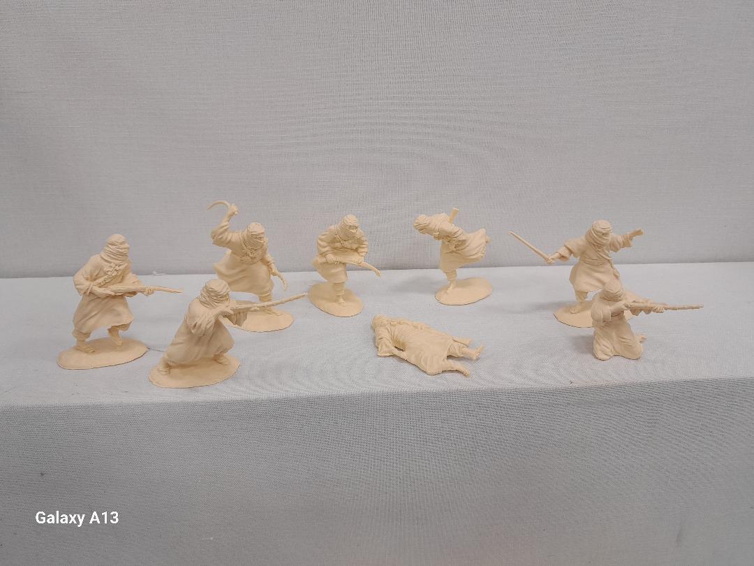 CONTE COLLECTIBLES ARABS TUAREGS SET 1 (16 FIGURES, 8 POSES) CREAM