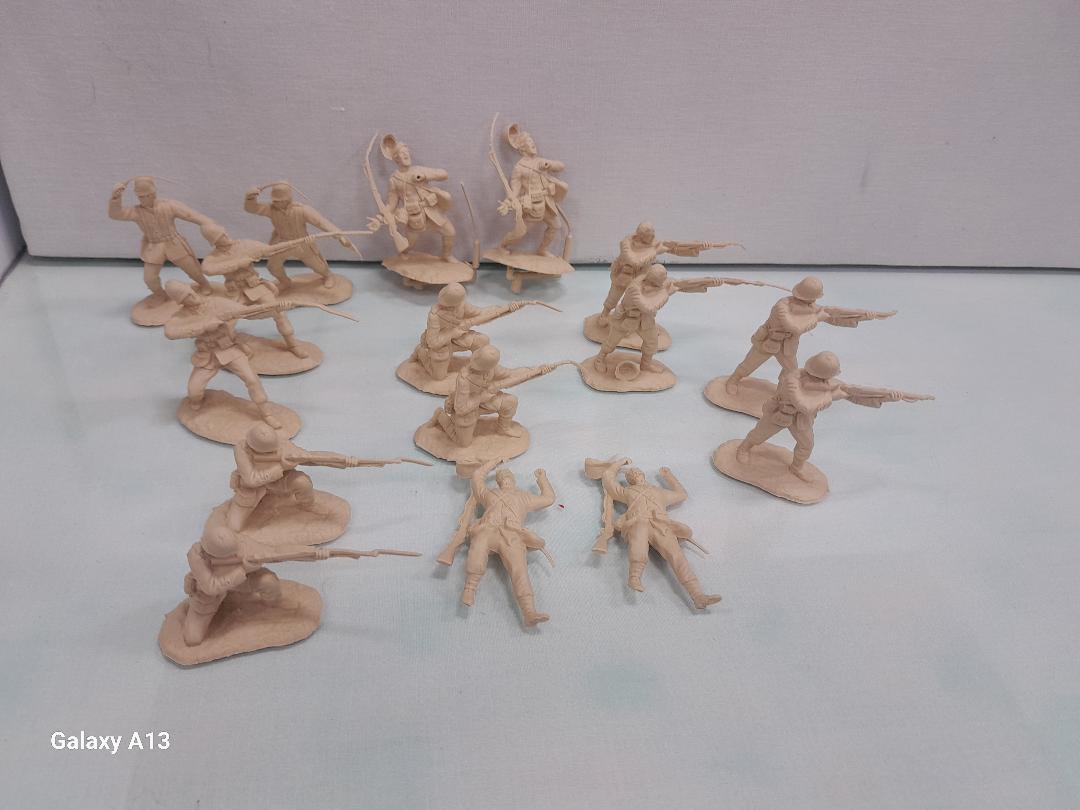 CONTE COLLECTIBLES BRITISH COLONIALS #2 (16 FIGURES, 8 POSES) TAN