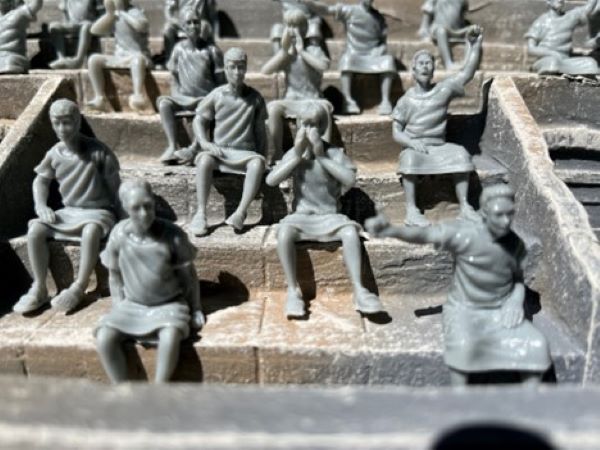 LOD Enterprises Plastic Figure Set LOD057 ROMAN COLOSSEUM SPECTATORS (GRAY)