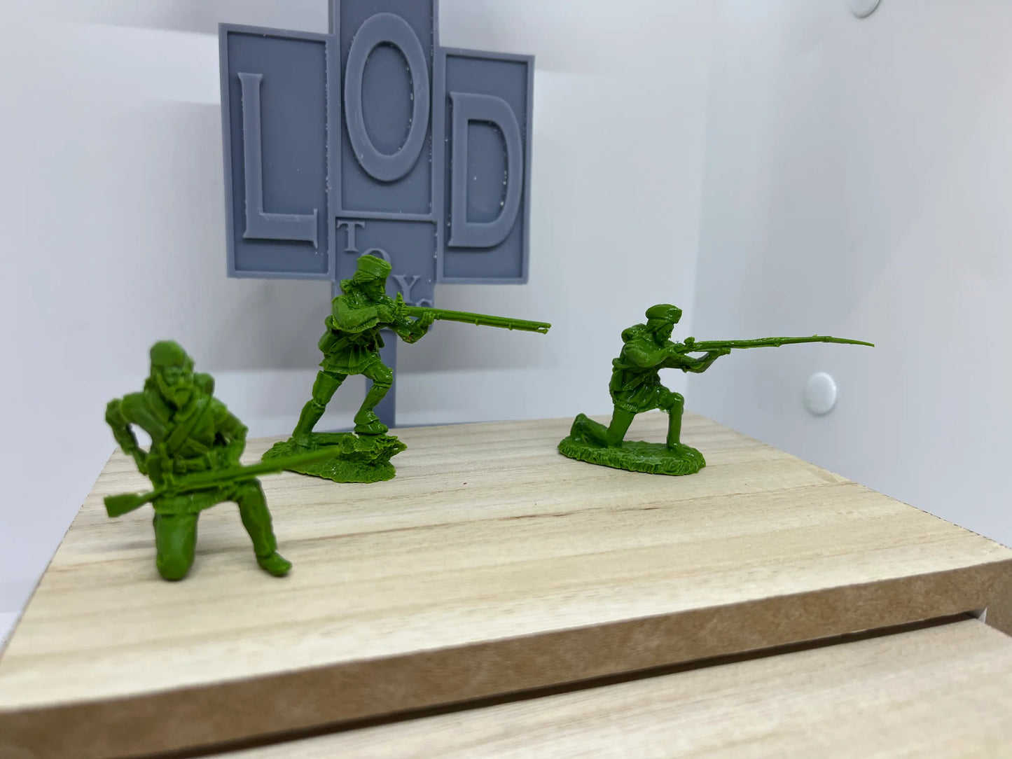 LOD Enterprises Plastic Figure Set LOD041 Rogers Rangers 2-Green Resin