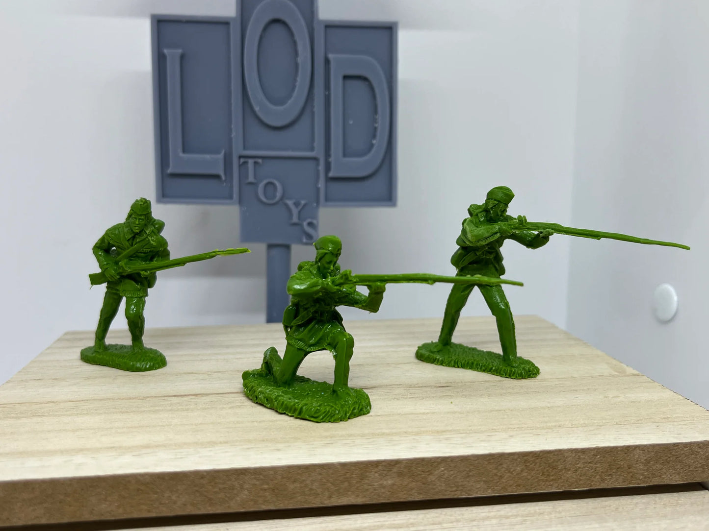 LOD Enterprises Plastic Figure Set LOD040 Rogers Rangers 1-Green Resin