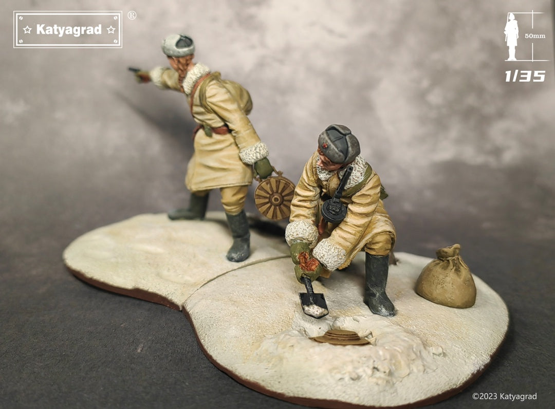 KATYAGRAD MINIATURES 1:35 KG35032 RED ARMY 9903 MILITARY UNIT- 2 FIGURES