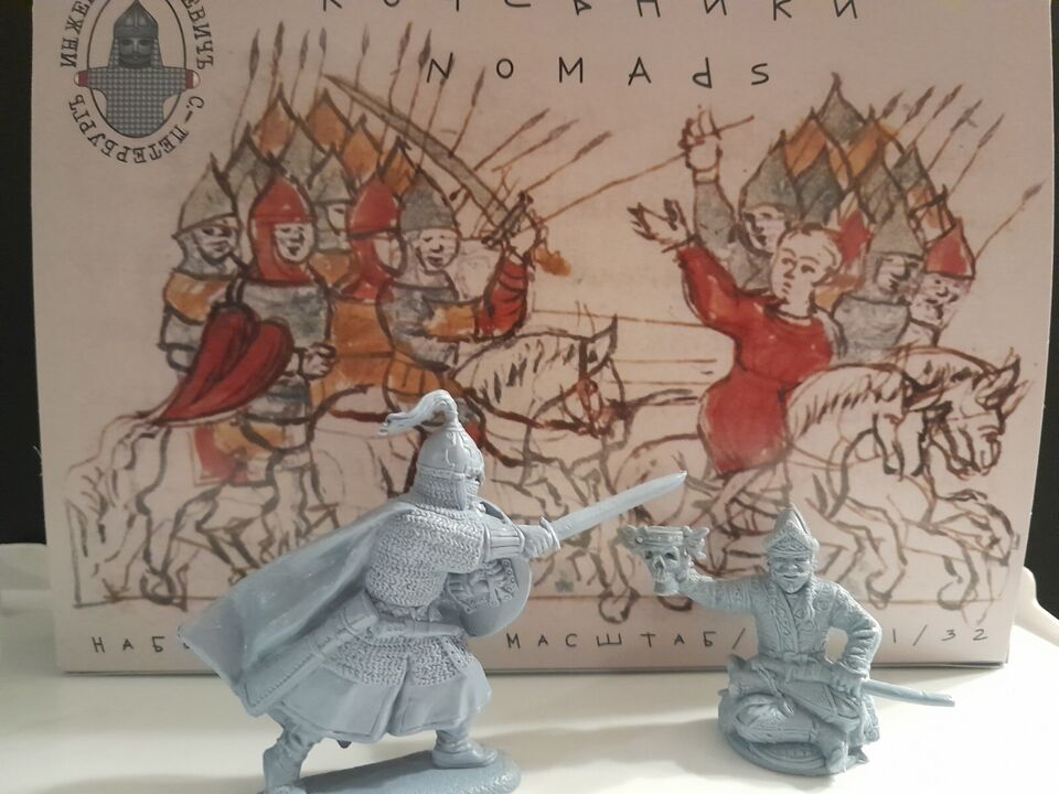 ENGINEER BASEVICH SET 23 NOMAD WARRIORS -12 FIGURES, GREY PLASTIC