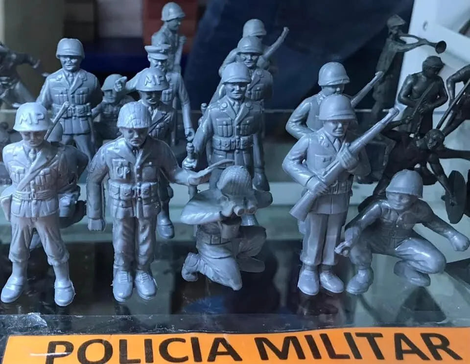 MARX TOYS RECAST 60 MM MILITARY POLICE PLAYSET REISSUE-16 FIGURES- GREY PLASTIC