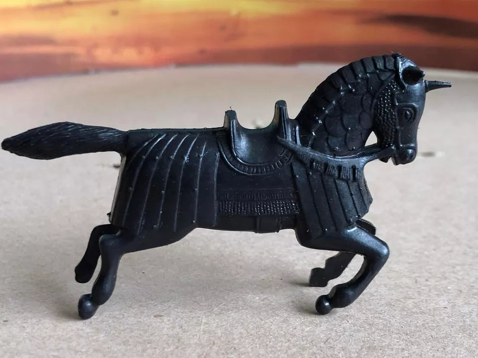 MARX TOYS RECAST 54 MM MEDIEVAL KNIGHTS HORSES REISSUE- 8 HORSES, 2 POSES