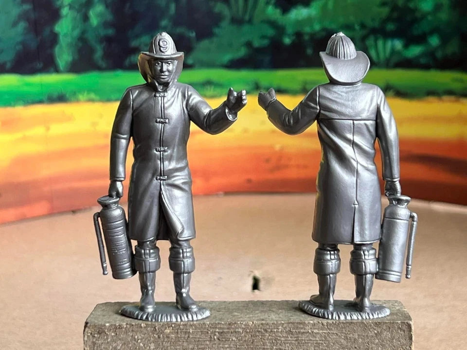 MARX TOYS RECAST 3.5" FIREFIGHTERS - REISSUE 6 FIGURE SET (SILVER GREY)-3 POSES