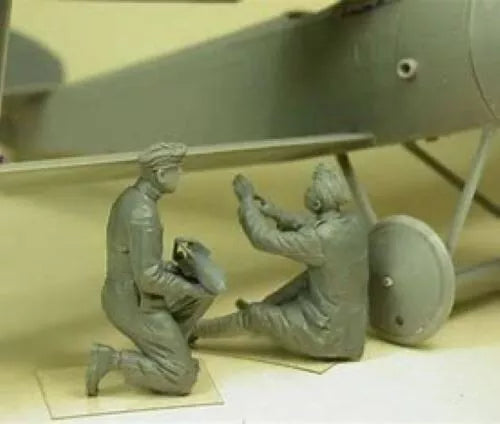 COPPER STATE MODELS CSM F32-028 1:32 WWI RFC AIR MECHANICS INSTALLING BOMBS
