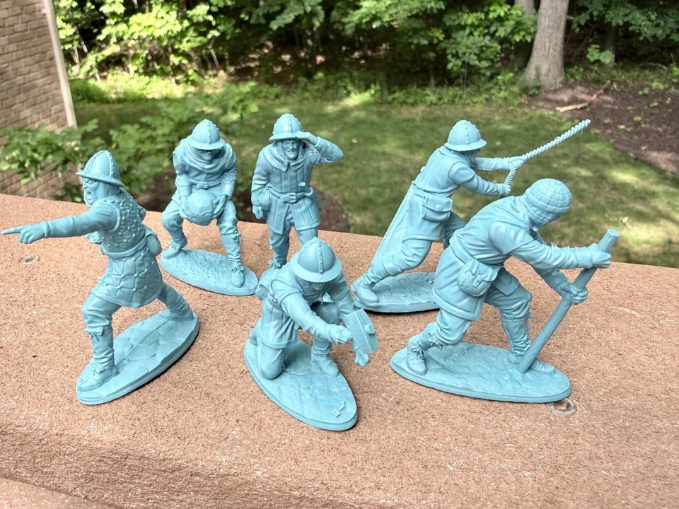 LOD Enterprises Plastic Figure Set LOD101 MEDIEVAL SIEGE CREW (BLUE) 7 FIGURES