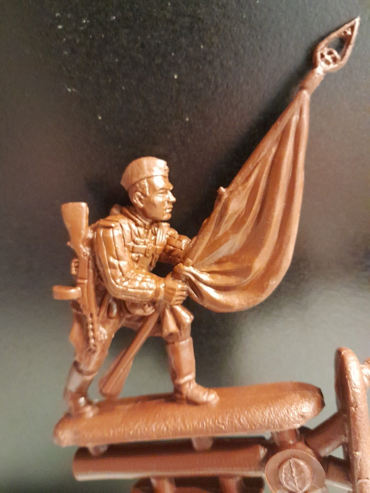 ENGINEER BASEVICH SPECIAL SET 32 WORLD WAR II "BATTLE FOR BERLIN" SOVIET ARMY