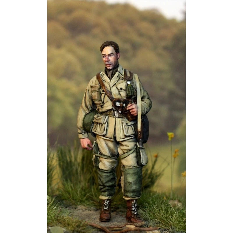 PARACEL MINIATURES WWII SERIES SET WW35-006 CPT RONALD SUB MACHINE GUNNER