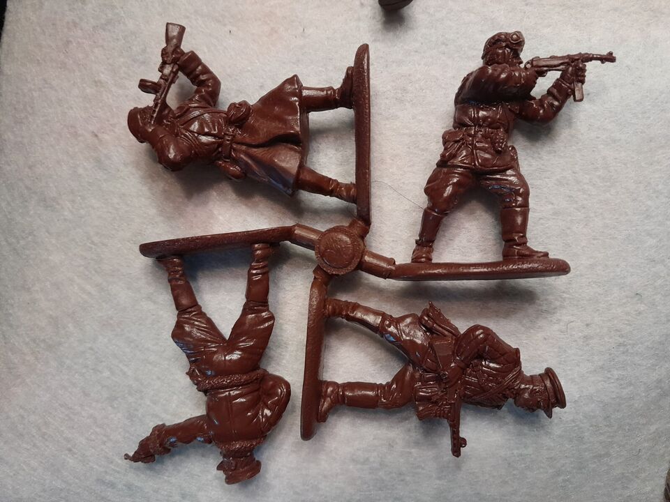 ENGINEER BASEVICH SPECIAL SET 32 WORLD WAR II "BATTLE FOR BERLIN" SOVIET ARMY