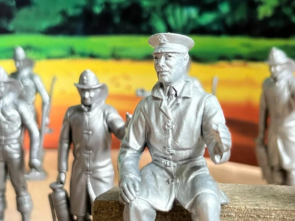 MARX TOYS RECAST 3.5" FIREFIGHTERS - REISSUE 6 FIGURE SET (SILVER GREY)-3 POSES