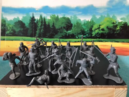MARX TOYS RECAST 54 MM ROBIN HOOD AND MERRY MEN REISSUE-25 FIGURES-SILVER GREY