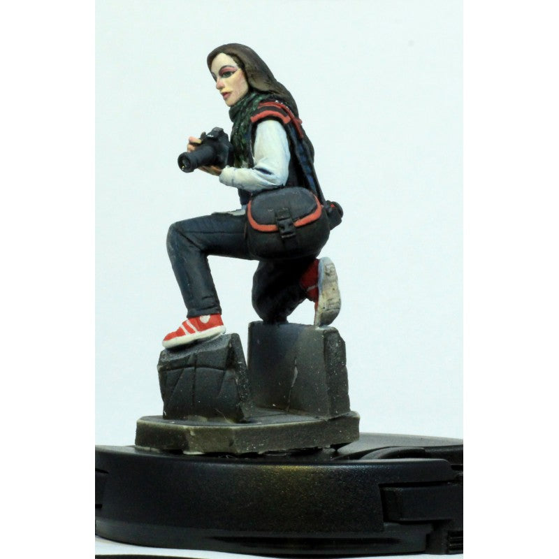 PARACEL MINIATURES 1:35 MODERN SERIES MW3534 WAR REPORTER (1 RESIN FIGURE)
