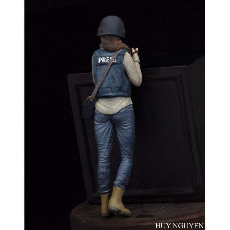 PARACEL MINIATURES MODERN WAR BIG SCALE SERIES BS 1606 1:16 WAR REPORTER (SUNNY)