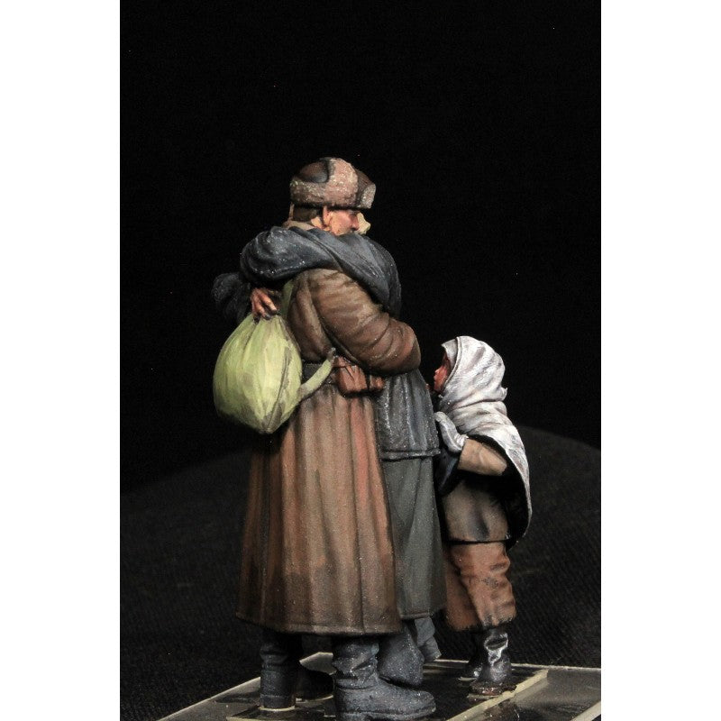 PARACEL MINIATURES 1:35 WWII SERIES SET WW35-036 REUNION (SOVIET MOTHER'S HUG)