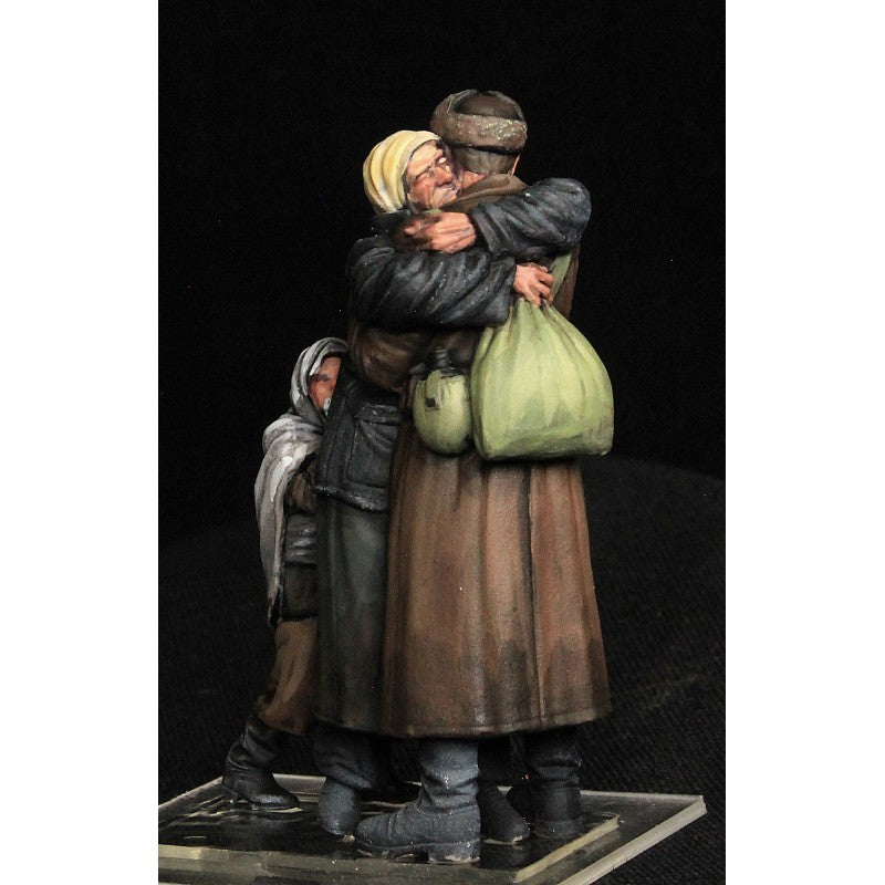 PARACEL MINIATURES 1:35 WWII SERIES SET WW35-036 REUNION (SOVIET MOTHER'S HUG)
