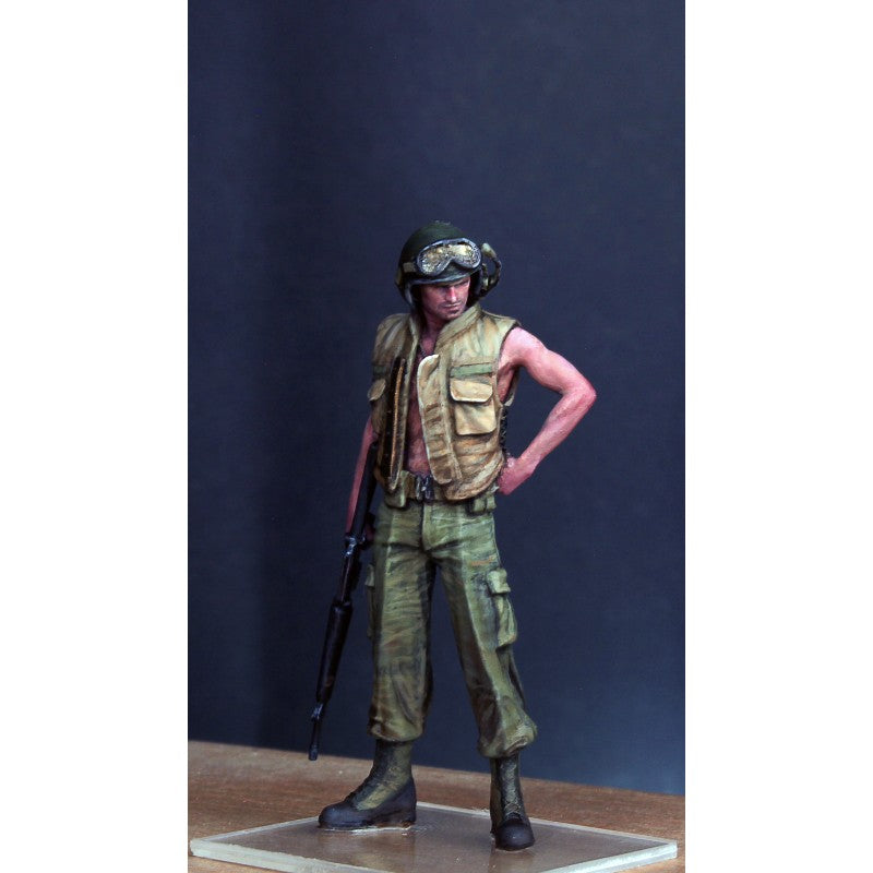 PARACEL MINIATURES VIETNAM SERIES BVN3518 AFV CREWS "HOT SUMMER" 3 FIGURES