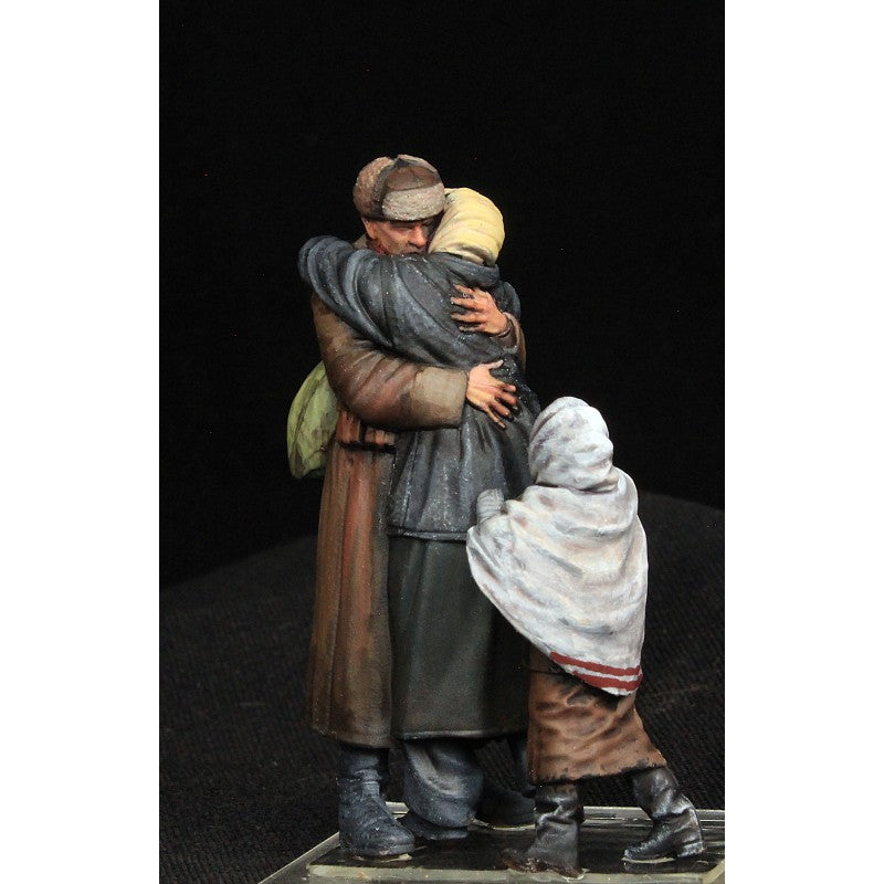 PARACEL MINIATURES 1:35 WWII SERIES SET WW35-036 REUNION (SOVIET MOTHER'S HUG)