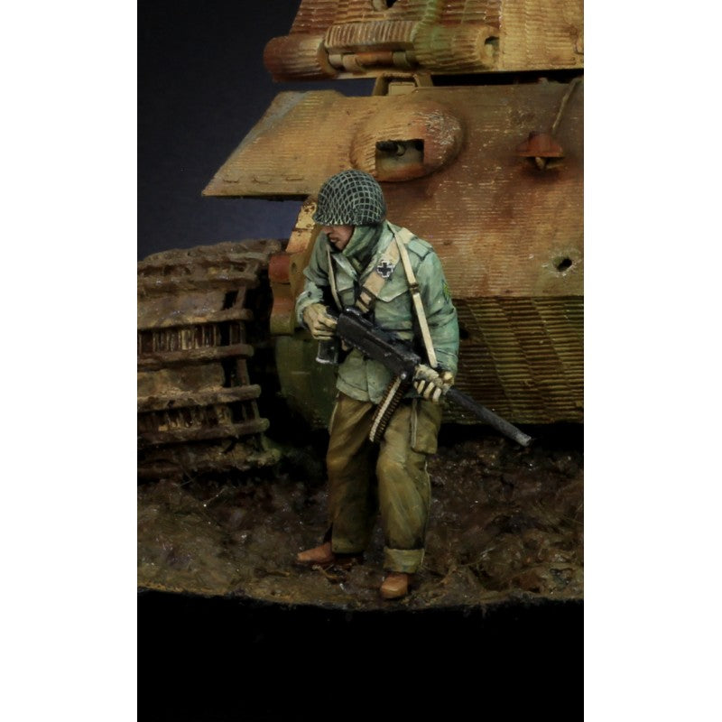 PARACEL MINIATURES WWII SERIES SET WW35-019 US GI SGT J BASILONE (1 FIGURE)