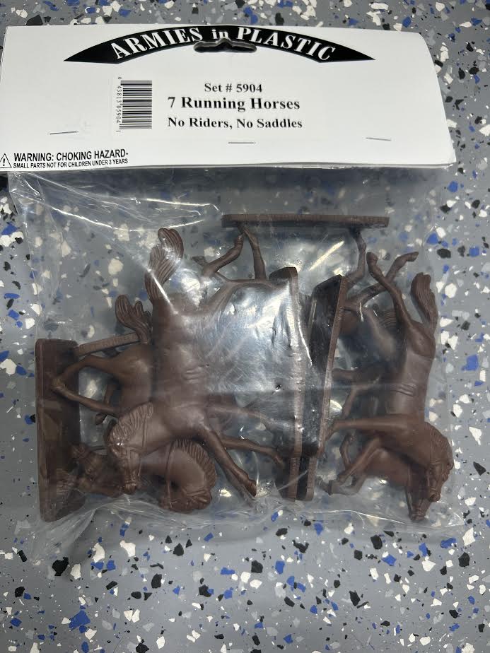 ARMIES IN PLASTIC SET 5904 SEVEN RUNNING HORSES (1:32) NO RIDERS, NO SADDLES