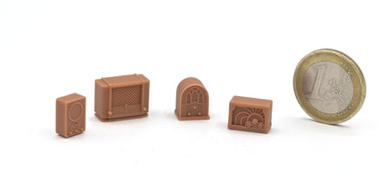 DYNAMO MODELS 1:35 SET WWII A35019 ACCESSORIES 1930-40 CIVILIAN RADIOS SET