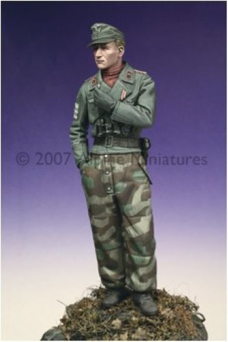 ALPINE MINIATURES 1:16 SET 16001 WWII GERMAN PANZER OFFICER "GROSSDEUTSCHLAND" (1 FIGURE/2 HEADS)