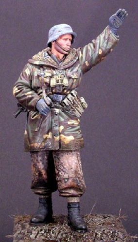 ALPINE MINIATURES 1:16 SET 16003 WWII GERMAN WSS GRENADIER "WIKING" (1 FIGURE)