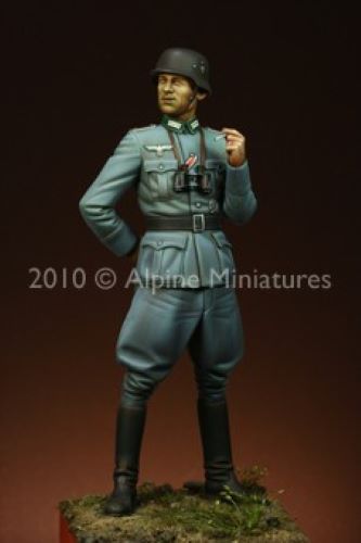 ALPINE MINIATURES 1:16 SET  16009 GERMAN INFANTRY OFFICER  (1 FIGURE-2 HEADS)