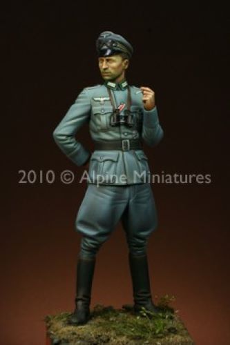 ALPINE MINIATURES 1:16 SET  16009 GERMAN INFANTRY OFFICER  (1 FIGURE-2 HEADS)