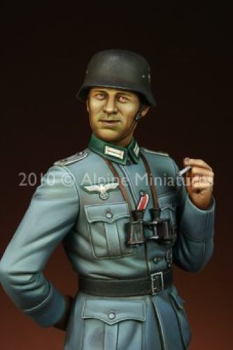 ALPINE MINIATURES 1:16 SET  16009 GERMAN INFANTRY OFFICER  (1 FIGURE-2 HEADS)