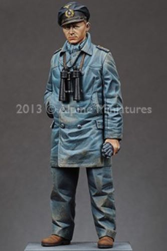 ALPINE MINIATURES 1:16 SET 16021 WWII GERMAN U-BOAT CAPTAIN (1 FIGURE/2 HEADS)