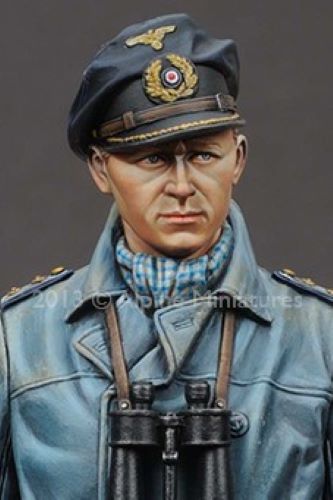 ALPINE MINIATURES 1:16 SET 16021 WWII GERMAN U-BOAT CAPTAIN (1 FIGURE/2 HEADS)