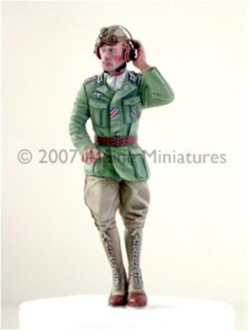 ALPINE MINIATURES 1:35 SET 35006 WWII GERMAN DAK TANK COMMANDER  (1 FIGURE)