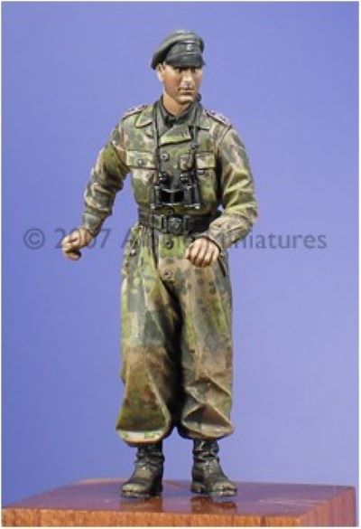 ALPINE MINIATURES 1:35 SET 35030 WWII GERMAN WAFFEN SS PANZER OFFICER (1 FIGURE)