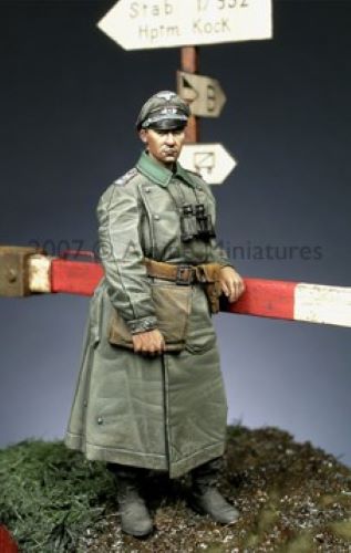 ALPINE MINIATURES 1:35 SET 35054 WWII GERMAN OFFICER #1 (1 FIGURE/2 HEADS)