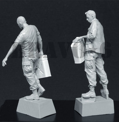 BRAVO *6 35061 VIETNAM WAR U.S.  G.I.'s "JERRYCANS" (2 FIGURES) 1:35